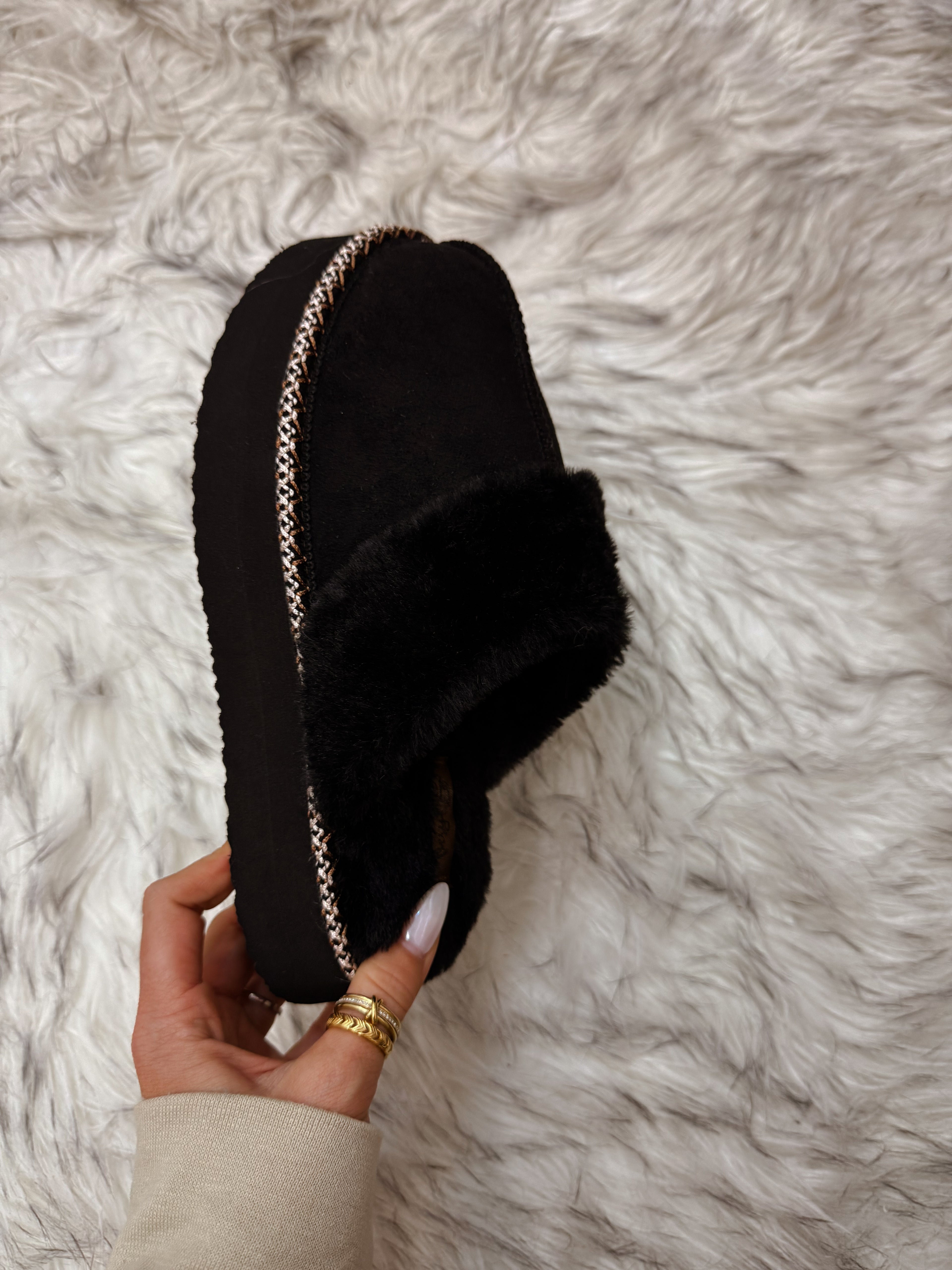 The Delaney Slippers- Black