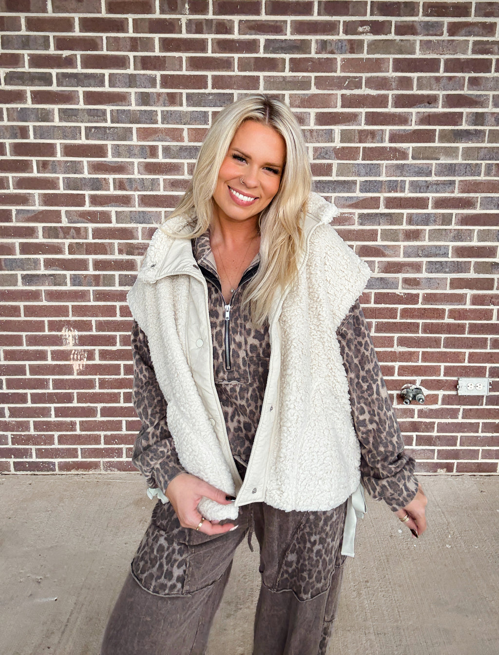 Wild Mesa Sherpa Vest- Sand