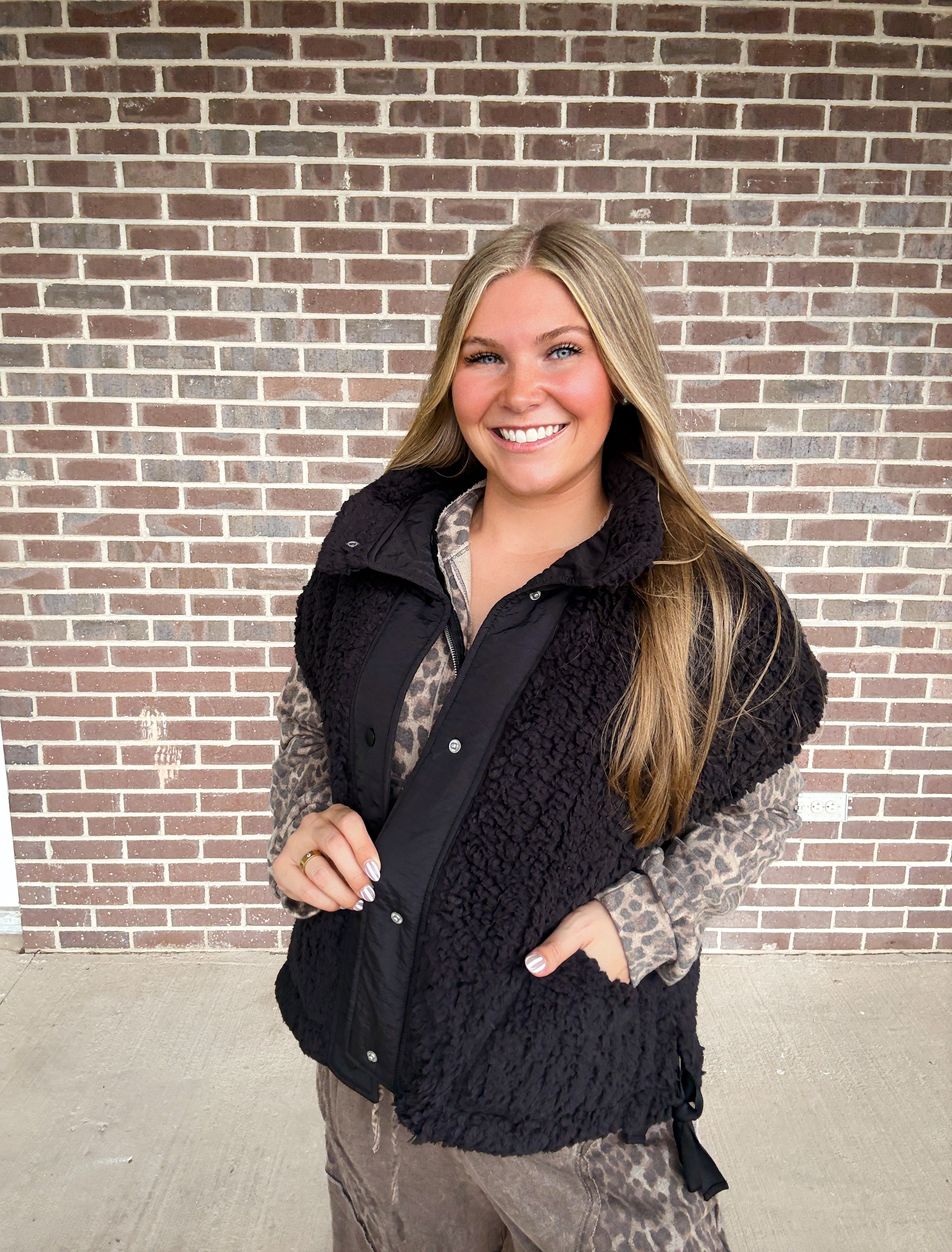 Wild Mesa Sherpa Vest- Black