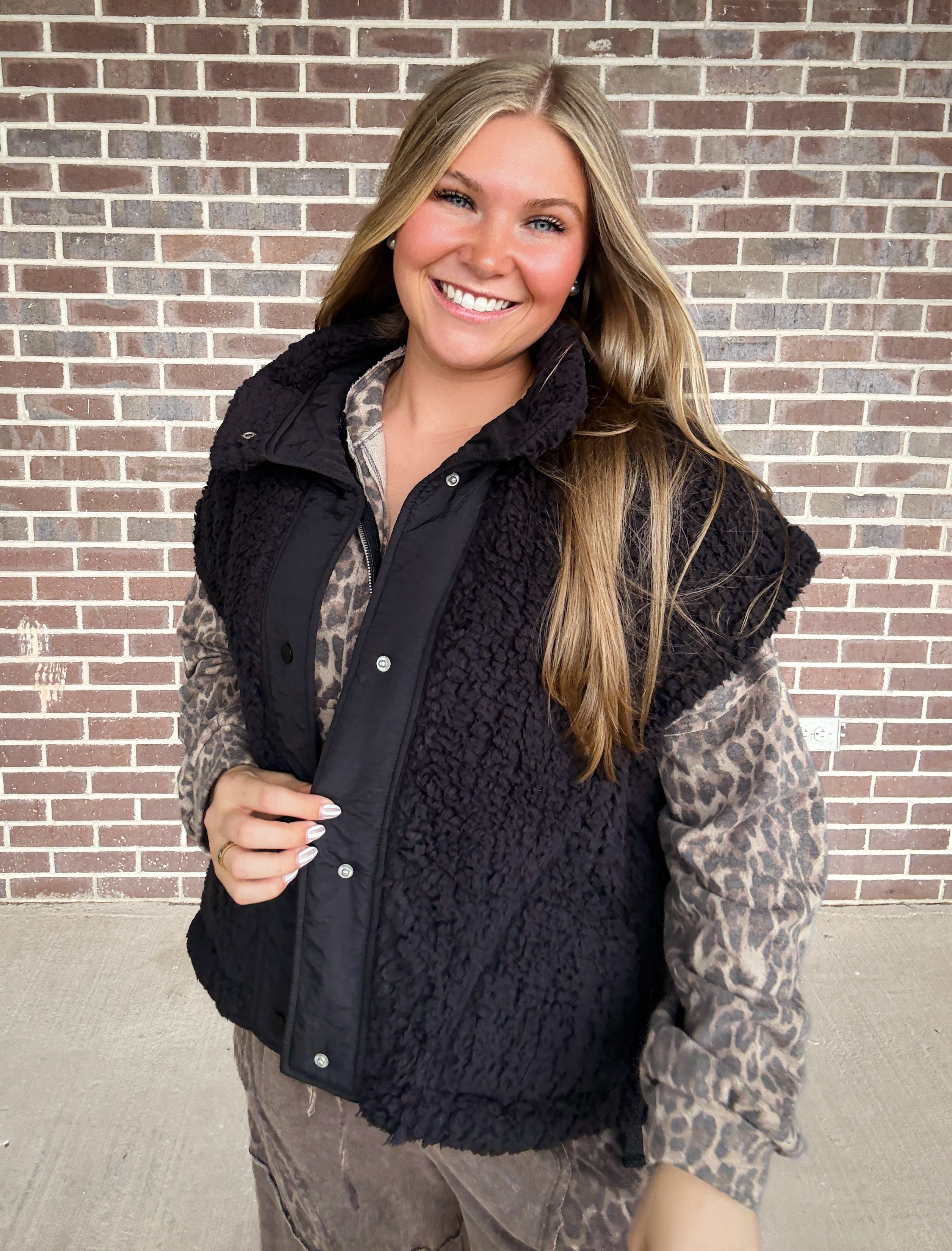 Wild Mesa Sherpa Vest- Black