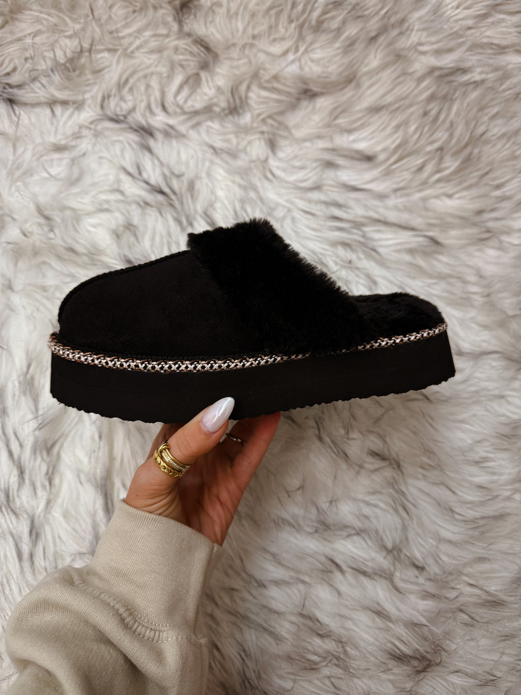 The Delaney Slippers- Black