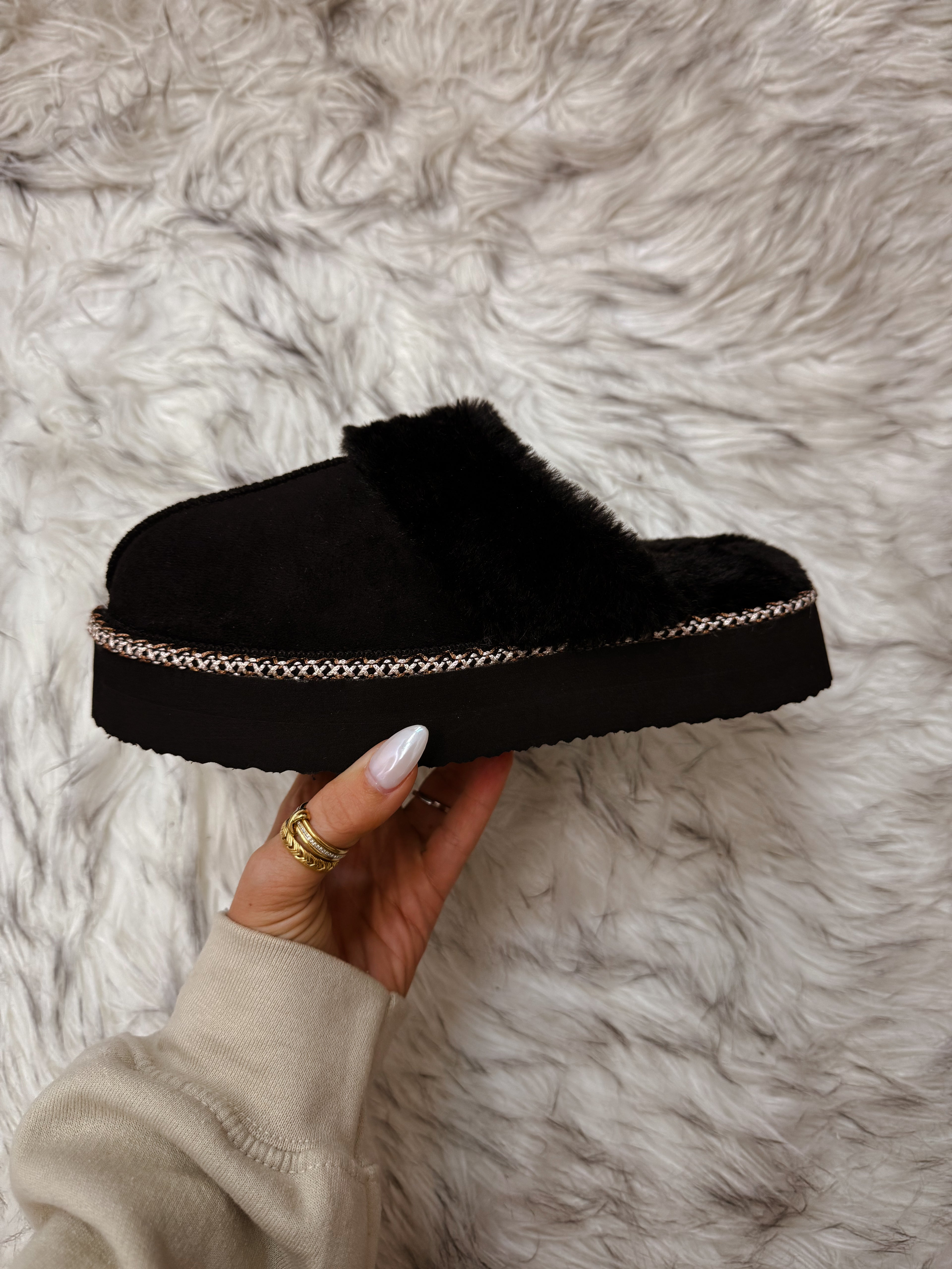 The Delaney Slippers- Black