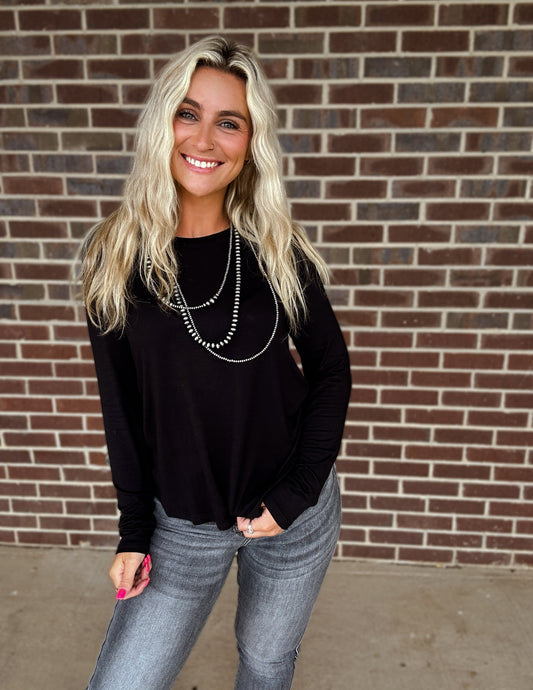 The perfect basic top- black