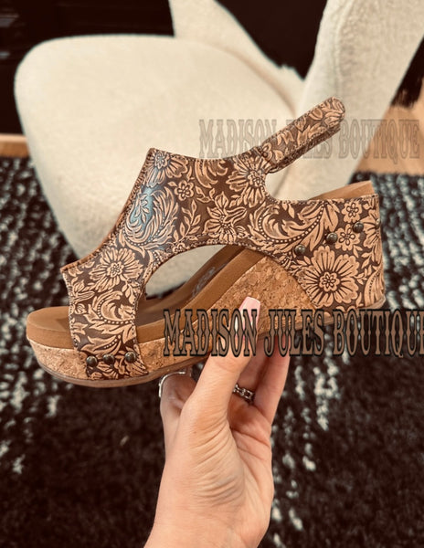 The Liberty Wedges in tan